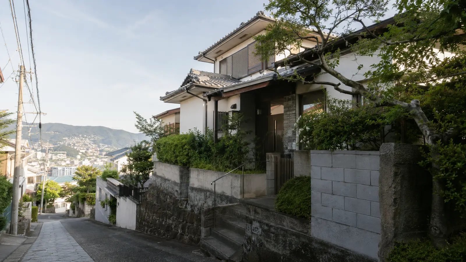 長崎市の住宅地に建つ中古住宅